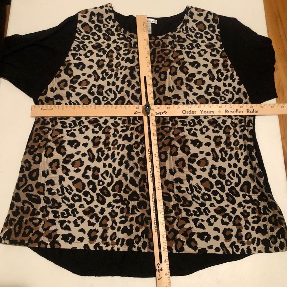 WD.NY size XL leopard print front long sleeve w/ solid black back stretch